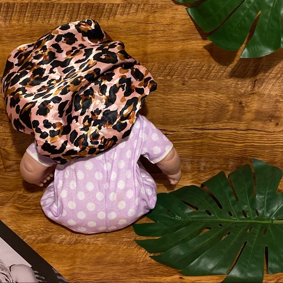 Silky Pink animal print hair bonnet with salmon coloured interior - Picture 6 of 8